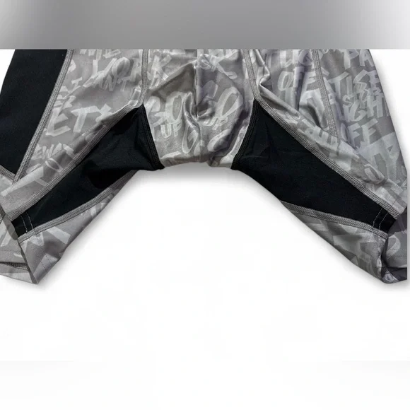 Under Armour HeatGear Alter Ego message Printed Compression Shorts 1382111-011 - Picture 7 of 11